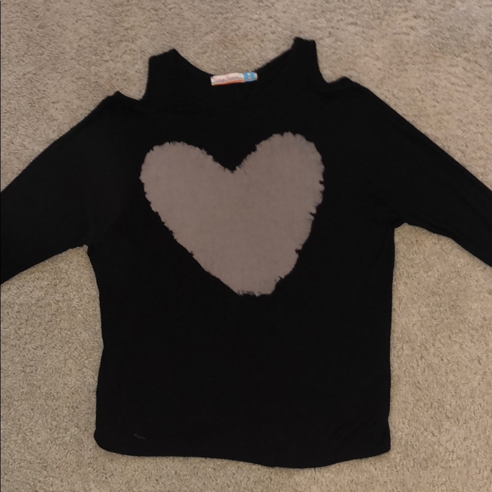 Cute spring long sleeved thin top!